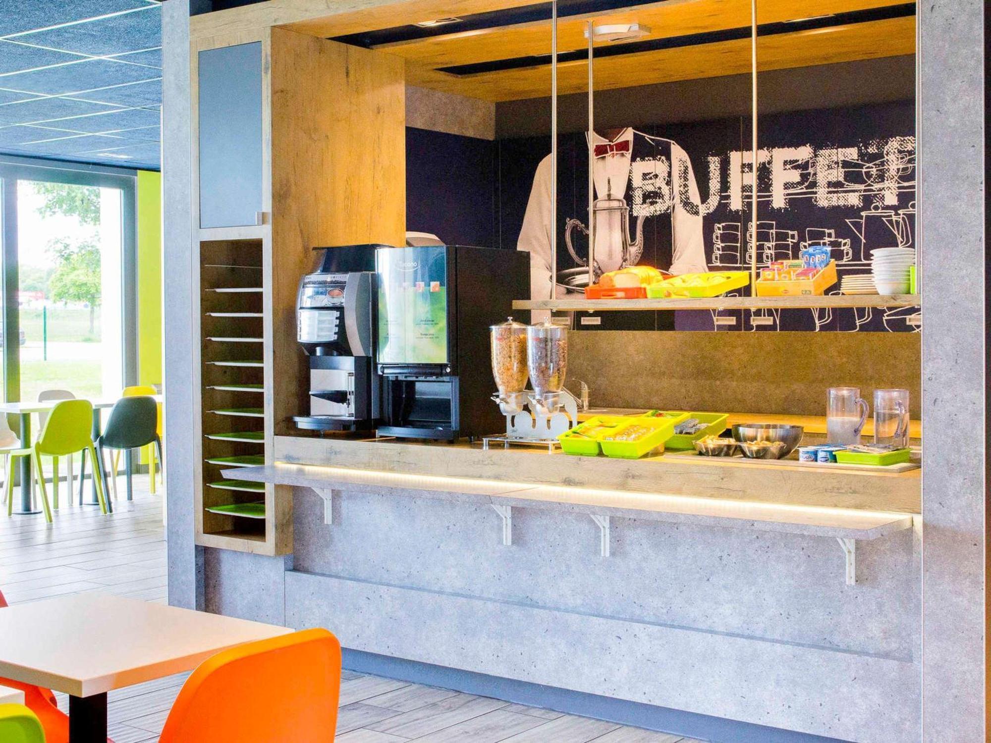 Ibis Budget Montceau Les Mines Exterior foto